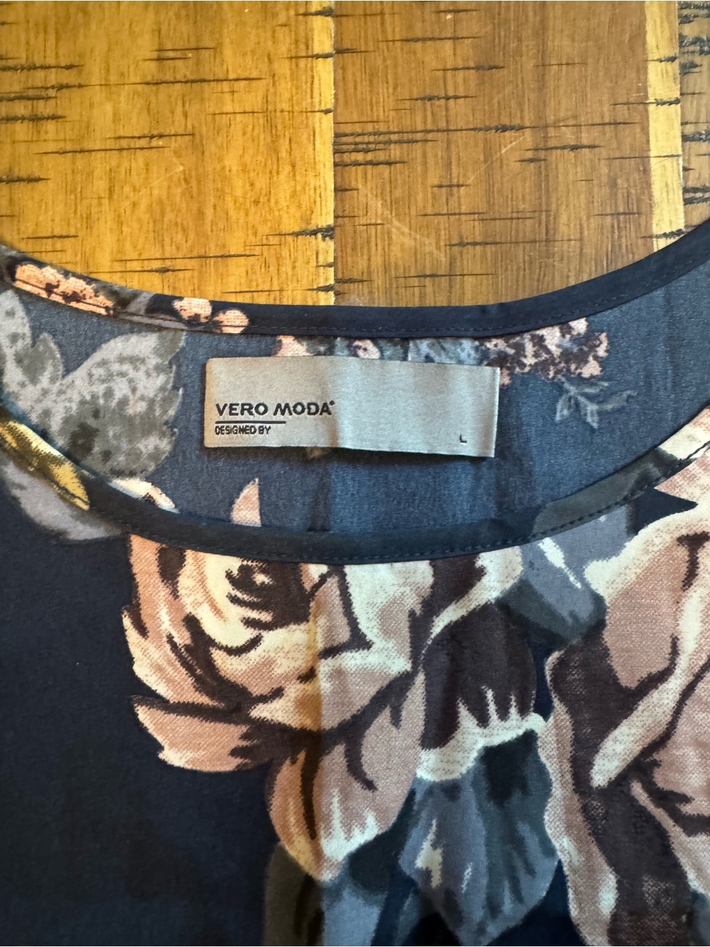 Vero Moda Large Navy Floral Sleeveless Camisole with Peach Blooms - Picture 2 of 3